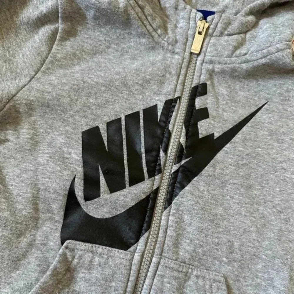Nike Youth Size 6 MEDIUM Kids Grey Full Zip Hoodie Swoosh Spellout Pockets